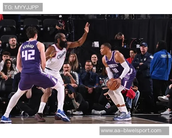 快船次节狂砍41分半场领先热火5分哈登小卡合力17分鲍威尔对阵旧主贡献13分 快船次节狂砍41分半场领先热火5分哈登小卡合力17分鲍威尔对阵旧主贡献13分