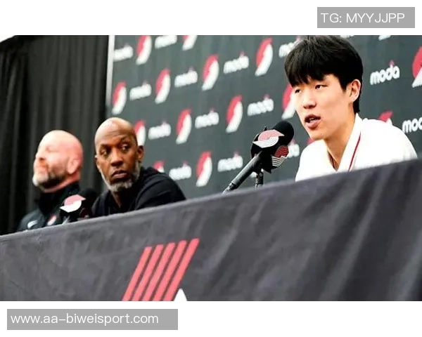 比卢普斯称赞杨瀚森篮板表现强调球队需加强篮下防守力度